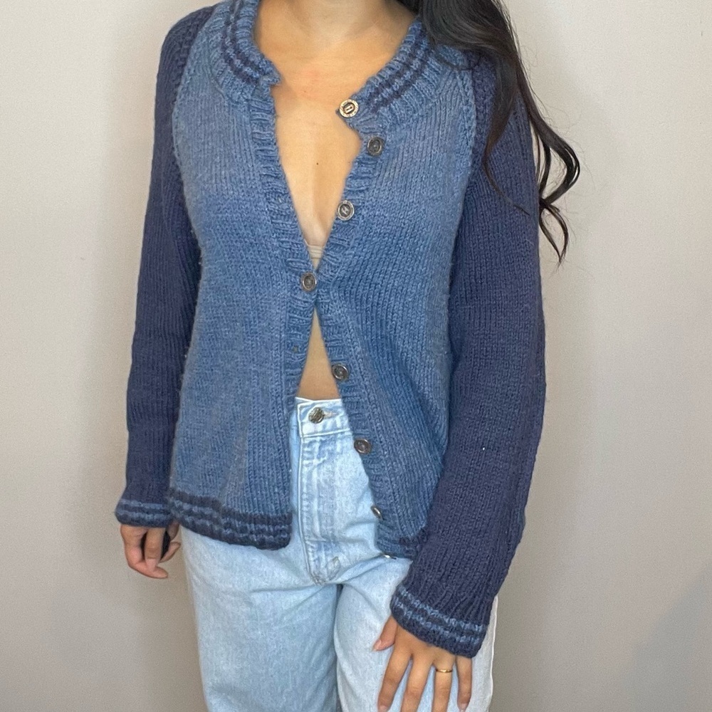 💙 Vintage Italian Collezion Unisex Cardigan – Two-Tone Blue Knit 💙 - Picture 6 of 11